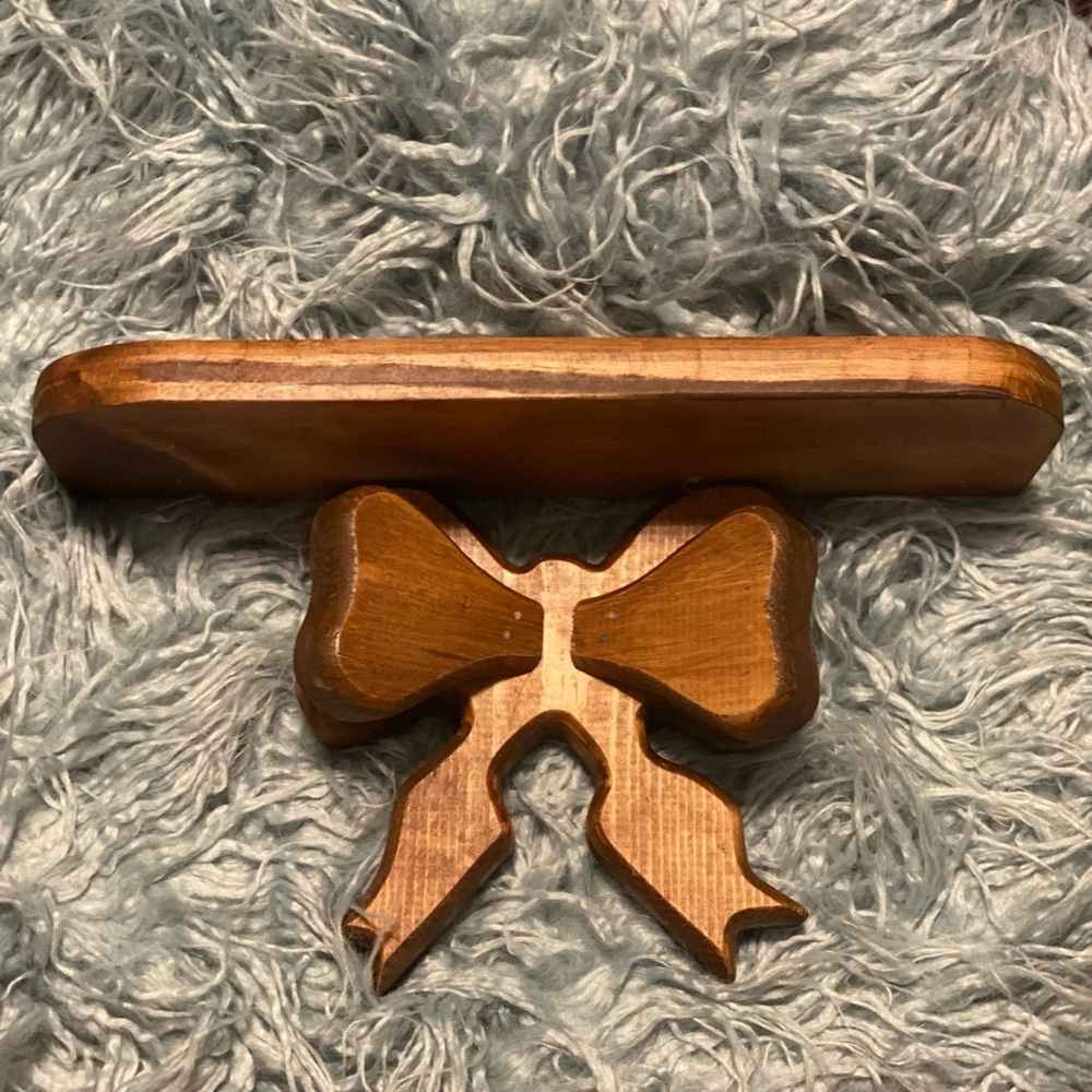 Small wooden bow shelf
